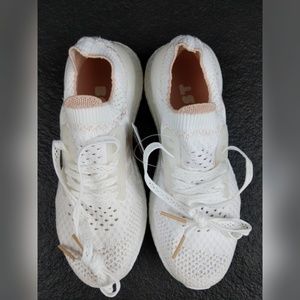 Adidas Ultra Boost X size 7